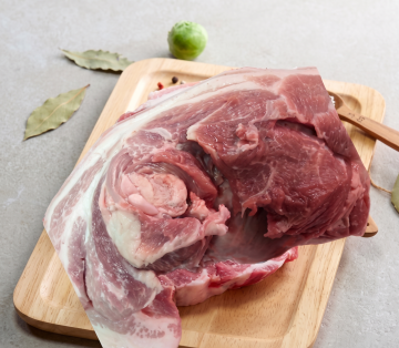 국내산 암돼지 암돼지 앞다리 수육용 2.6kg