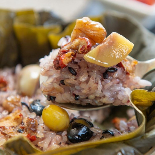 8가지 곡류와 견과류가 들어간 국산 연잎 영양밥 1.6kg(160g*10개)