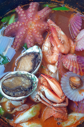 모든 재료가 국내산 전복해물탕세트