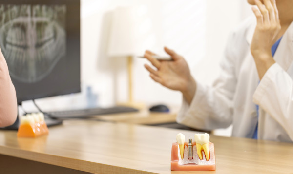 사회취약계층의 미소를 되찾아주는 임플란트 지원 프로젝트