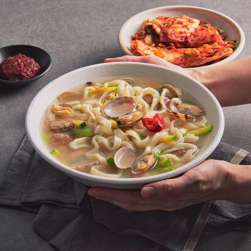 군산 엄마손 보리 칼국수 3.055kg(생면 200g*13개+소스 35g*13개)